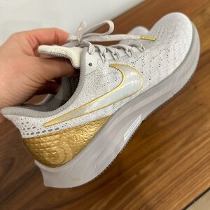 Nike Zoom Pegasus 35 Running Shoes — White / Gold — Size 6
